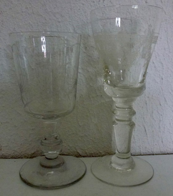 Image 1 of 3 caraffe antiche e 2 bicchieri, splendidamente incisi.