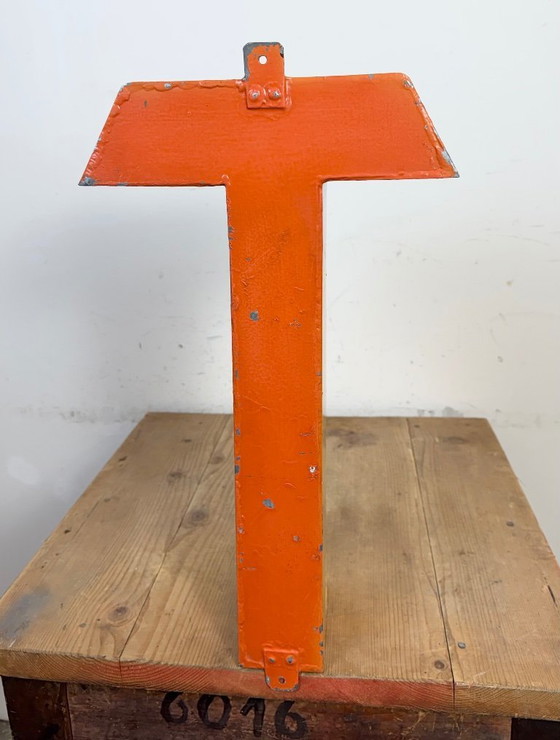 Image 1 of Grande lettera T in ferro giallo vintage per facciata, anni '60