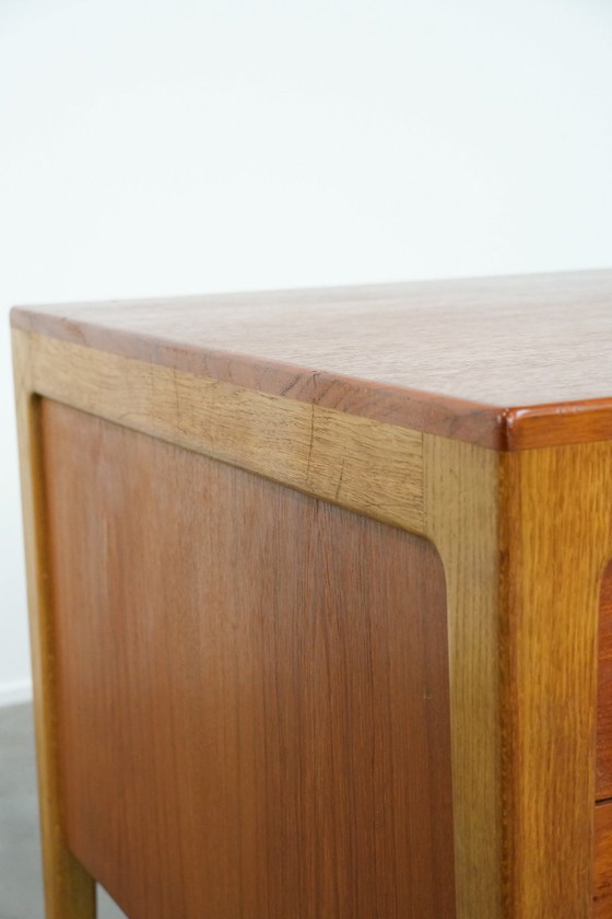 Image 1 of Scrivania di design tedesco vintage degli anni '60 di Hartmunt Lohmeyer per Wilkhahn con 6 cassetti