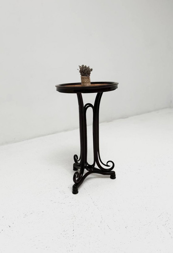 Image 1 of Mesa de centro de caoba teñida, de Gebrüder Thonet, Viena, década de 1900.