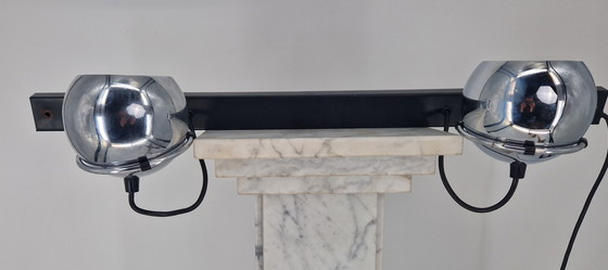 Image 1 of Wandlamp in de vorm van een oog uit de jaren 70, geïnspireerd op het ruimtetijdperk.