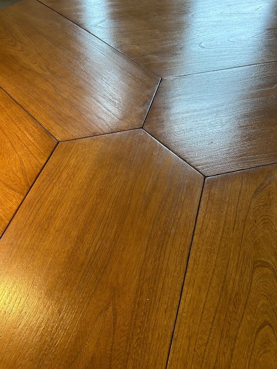 Image 1 of Beautiful round extendable table