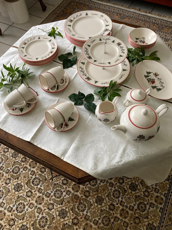 Wedgwood Windsor Christmas crockery set with Christmas motif I, Ceramic, Creme, Klassiek (photo 5 of 5)