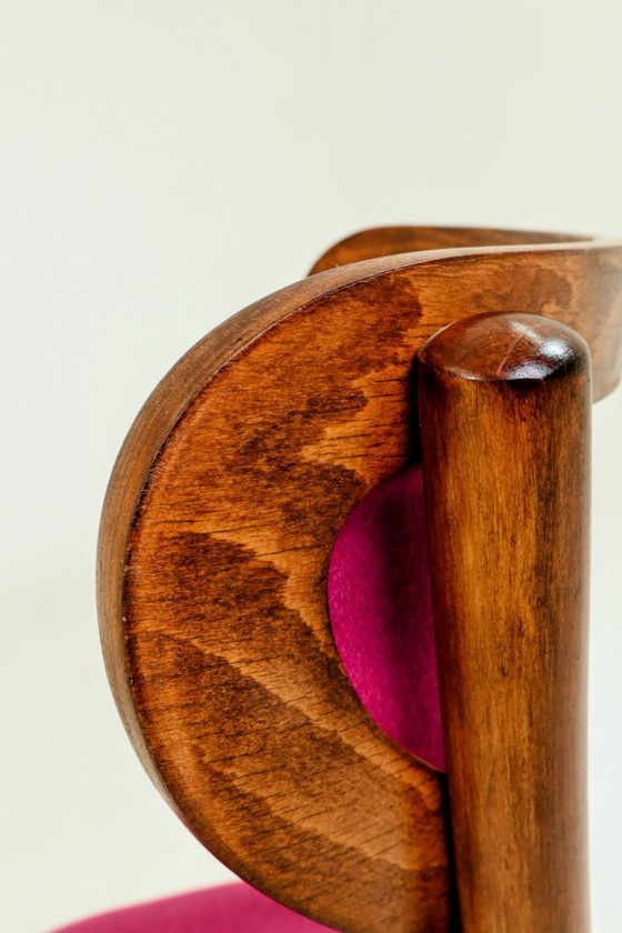 Image 1 of Sedia retrò in legno curvato in stile classico, rivestimento in lana fucsia, completamente ristrutturata, 1950