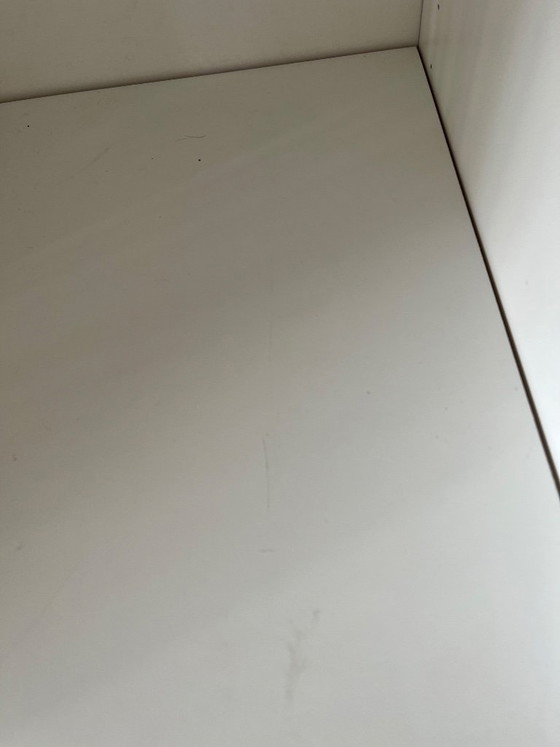 Image 1 of Hulstä Now Vitrine / Highboard – weiß & beige – mit Beleuchtung