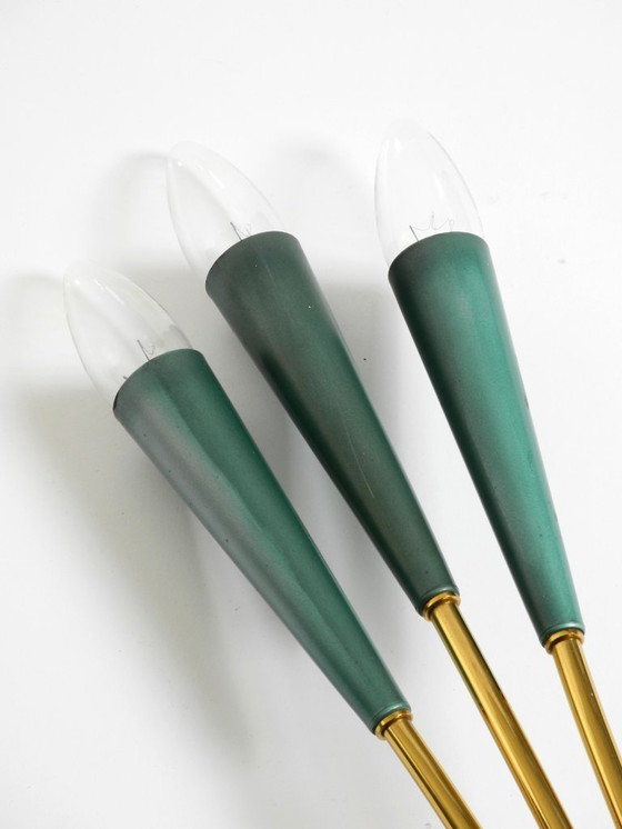 Image 1 of Bellissima lampada da parete conica a 3 luci in stile Mid-Century Modern in ottone