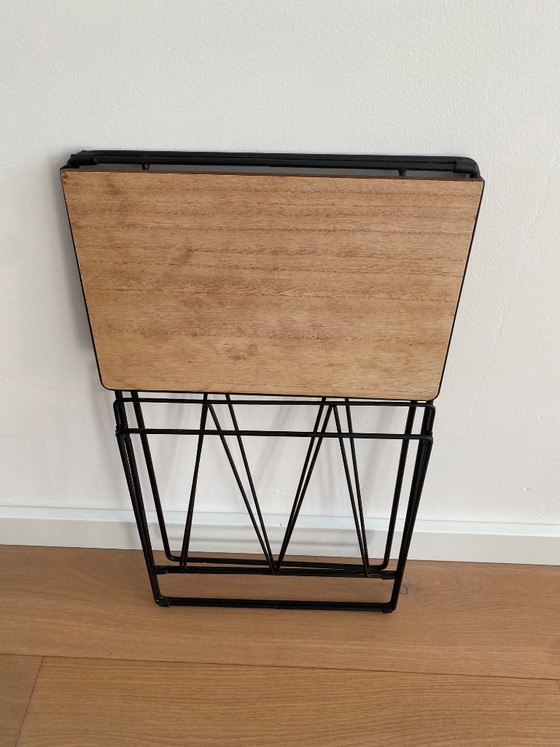 Image 1 of Tavolino pieghevole vintage con portariviste degli anni '60.