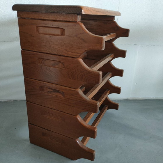 Image 1 of Raro portabottiglie in legno vintage di quercia degli anni '50 con ripiano superiore