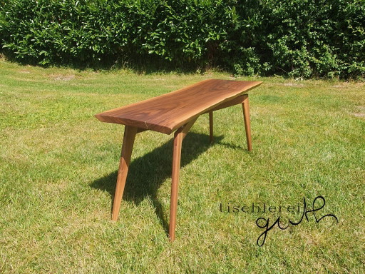 Table basse en noyer avec incrustations de laiton, plateau flottant, bord naturel, veinage exclusif