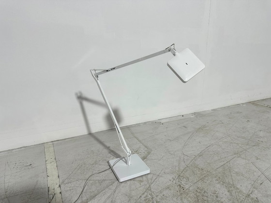 (4) Lampe de bureau LED Flos Kelvin blanche - Antonio Citterio - Design italien – Lampes de bureau, Metal (photo 3 of 7)