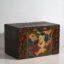 Baule cinese antico dipinto in legno di pino con bambino e carpa – Cina, circa 1920 – Armadi contenitori (photo 9 of 40)