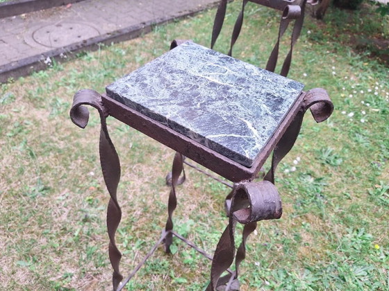 Image 1 of Coppia di colonne brutaliste in ferro battuto e marmo venato, anni '60