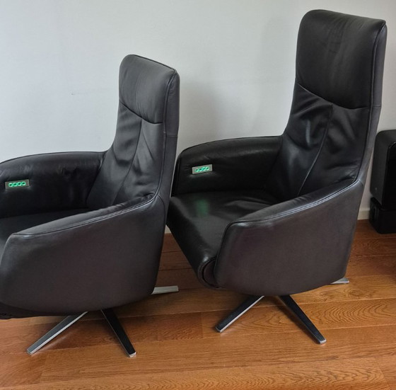 Two electrically adjustable De Toekomst Twist adjustable recliner chairs, Leather, Metal, Black, Modern (photo 3 of 5)