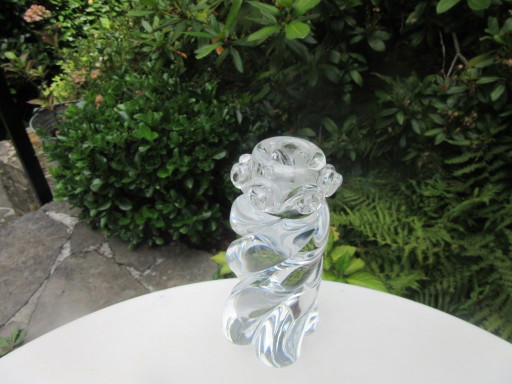 Schwerer Baccarat-Kerzenständer aus Kristall, gedrehte Aladdin-Silhouette, 16 cm hoch, Mid-Century Modern