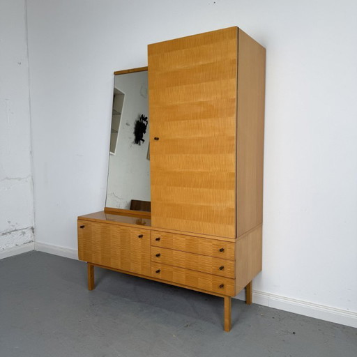 Chic 60s mirror cabinet