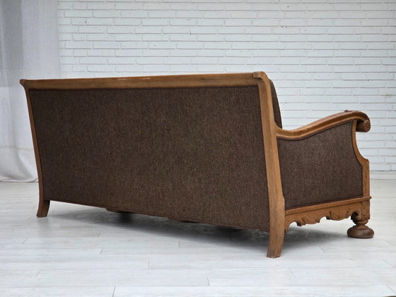Image 1 of 1950er Jahre, dänisches 3-Sitzer-Sofa, Möbelwolle, massives geschnitztes Eichenholz.