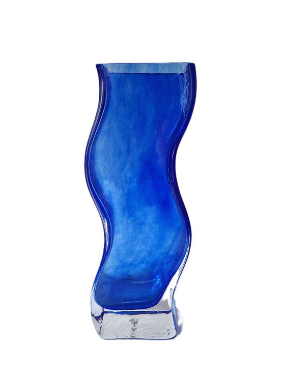Skruf Sweden - "Bölja" Vase by Annette Krahner – Glass (photo 3 of 8)