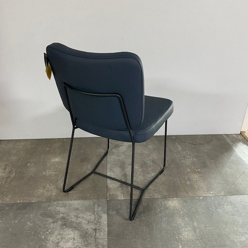 Kiko plus juego de 4 2.0 – Bert Plantagie, eetkamerstoelen, Leather, Calfskin (photo 2 of 7)