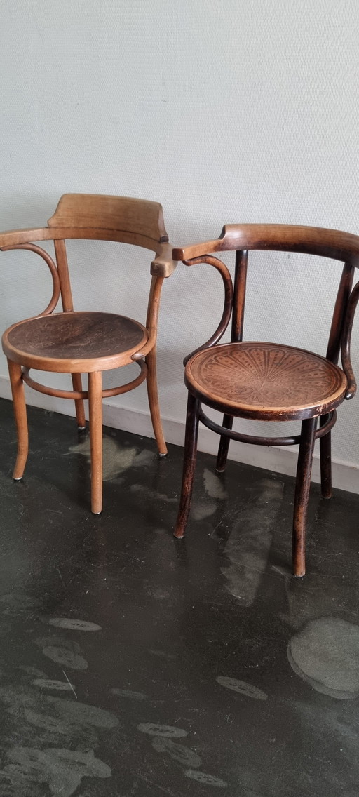 2 Thonet stoelen