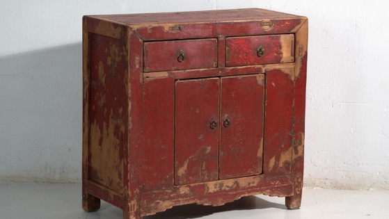 Antikes Sideboard aus Kiefernholz mit originaler roter Farbe – China, circa 1920 – Buffetschränke, Rustic (photo 3 of 40)