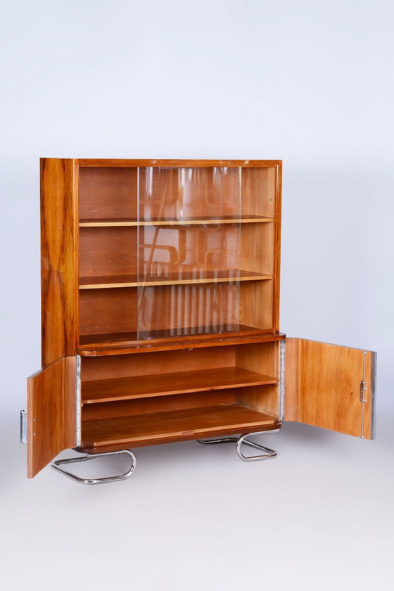 Gerestaureerde art-deco boekenkast van Vichr a Spol., walnoothout, glas, Tsjechië, jaren 1930. (photo 10 of 13)