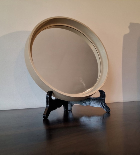 Image 1 of Ronde spiegel met opstaande kunststof rand, leder nerf structuur j 70