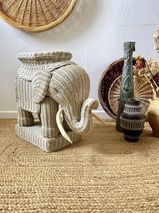 Tavolino elefante in vimini laccato bianco, anni '70, Tavolini, Rattan, Crema (foto 14 di 14)