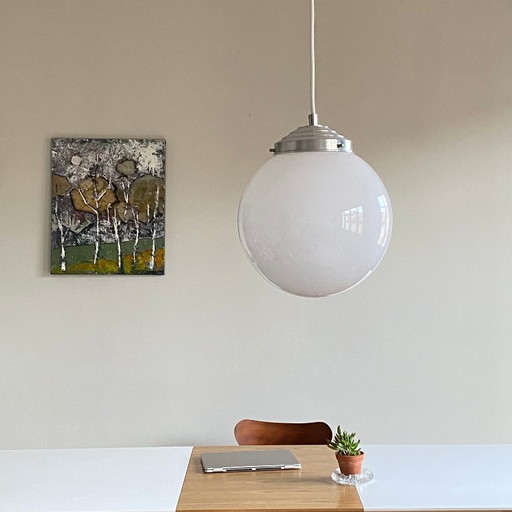 Grande lampada a sospensione a globo in vetro opalino, 25 cm