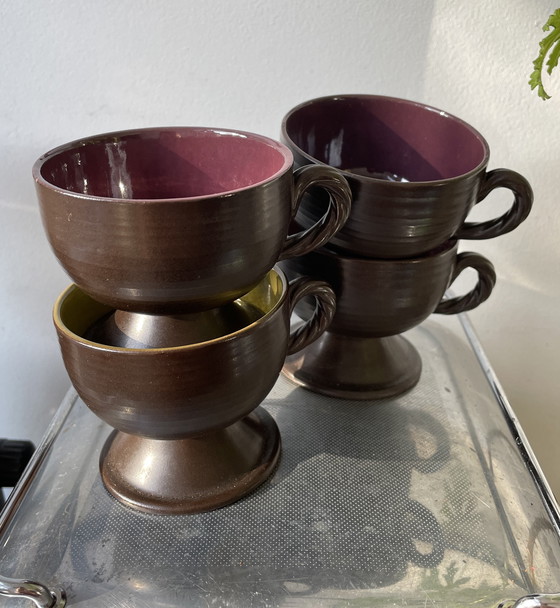 Image 1 of Ensemble de quatre tasses et soucoupes à café en faïence des années 1960 et plat de service