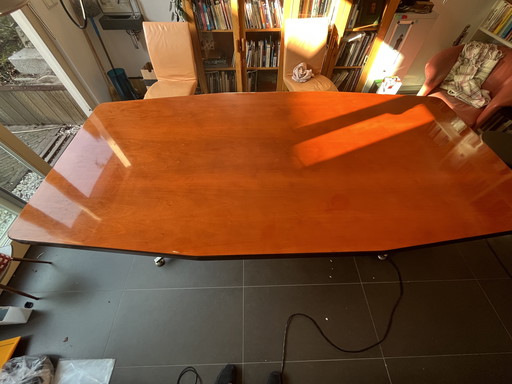 Design Executive desk/meeting table from Abbondinterni