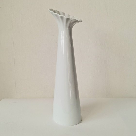 Image 1 of Tirschenreuth Designvaas | Slanke Vaas met Geschubde Kraag | Duits Porselein Jaren '80