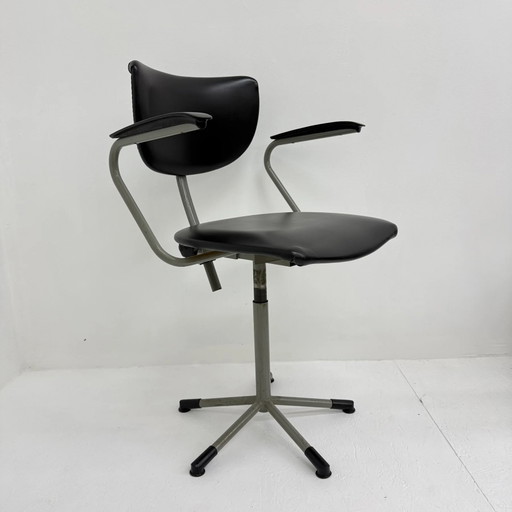 Mid-century 3311 Bürostuhl von Toon de Wit für Gebroeders de Wit, 1960er Jahre