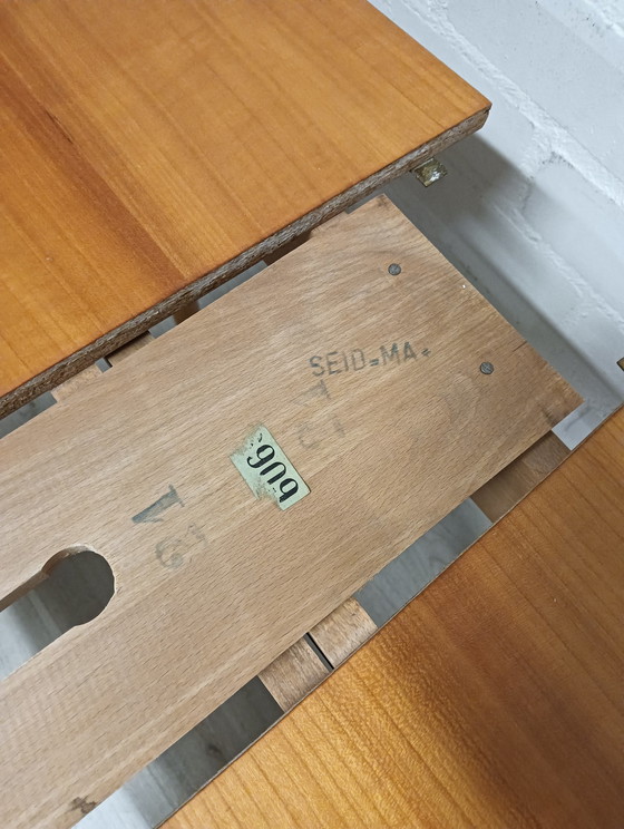 Image 1 of Extendable table