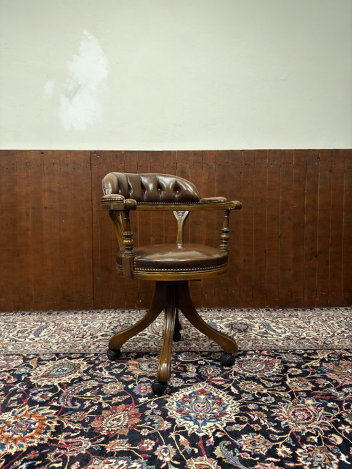 Antiek Engelse Chesterfield Bureaustoel