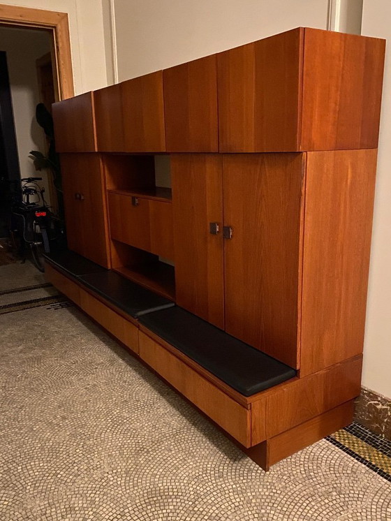 Image 1 of Grande armoire murale vintage (vers 1960/70, 300 cm de large x 174 cm de haut)