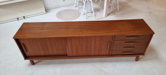 Image 1 of buffet du milieu du siècle