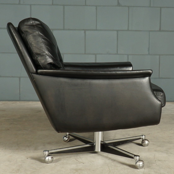 Image 1 of Set vintage lederen draaifauteuil met hocker – jaren 70