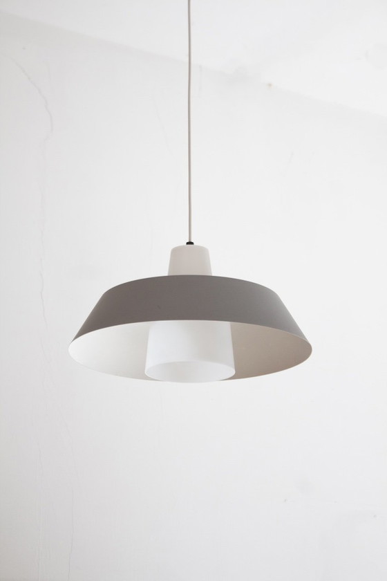 Lampada a sospensione danese Voss Belysning grigio e bianco anni '60 – Lampade a sospensione, Plastica (photo 3 of 5)