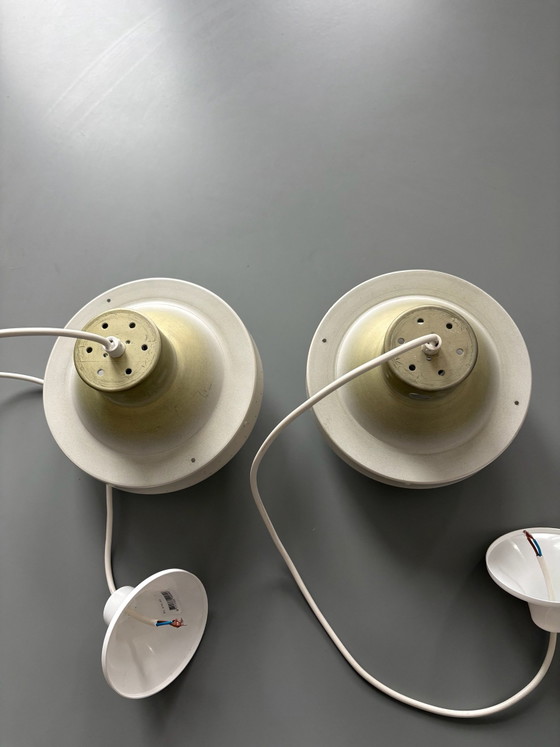 Two vintage Pendant lamps, Plastic, Metal, Creme (photo 4 of 9)