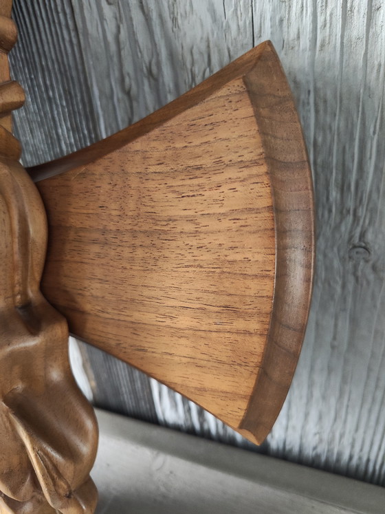 Image 1 of Buste ancien en bois sculpté de Jésus-Christ, avec tête, couronne et épines sur une croix, décoration murale