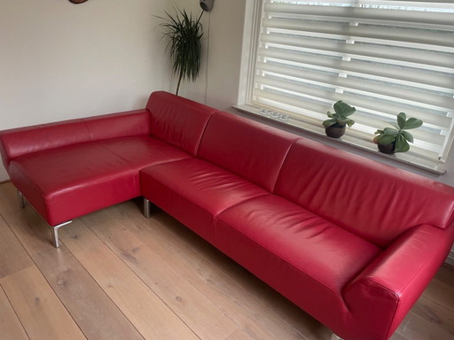 Rode leren hoekbank Design in stock/Pode/Bloq. Wel op gezeten, maar geen krassen of beschadigingen. Eerste eigenaar. 