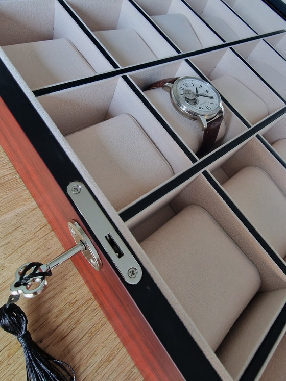 Image 1 of Ligne Exclusive - Coffret à Bijoux - Vitrine haut de gamme en Bubinga - pour 30 grandes montres - Bubinga