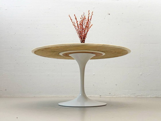 Image 1 of Primera serie de la mesa Tulip de Eero Saarinen para Knoll International, 1956
