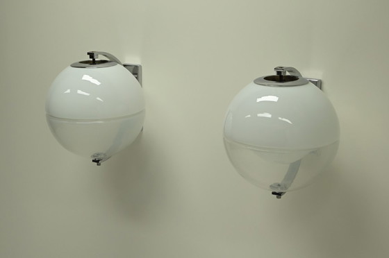 Image 1 of Set aus 2 großen Kugelwandlampen, Italien aus den 1960er Jahren.