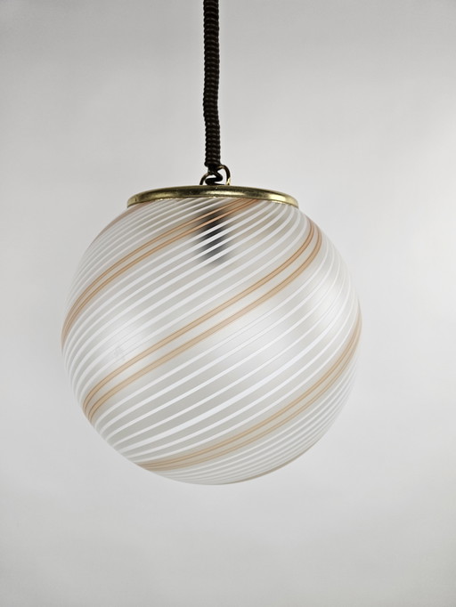 Pendelleuchte aus Glaskugel mit Wirbeleffekt aus Italien
