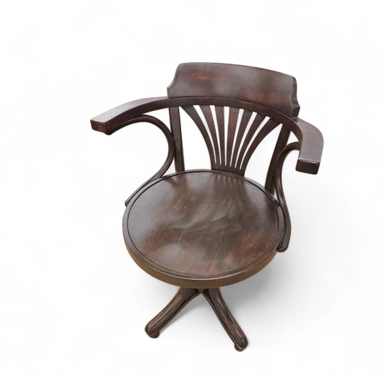 Silla de escritorio giratoria de madera curvada estilo Viennese Secessionist / Art Nouveau

Ancho 60 (photo 7 of 14)