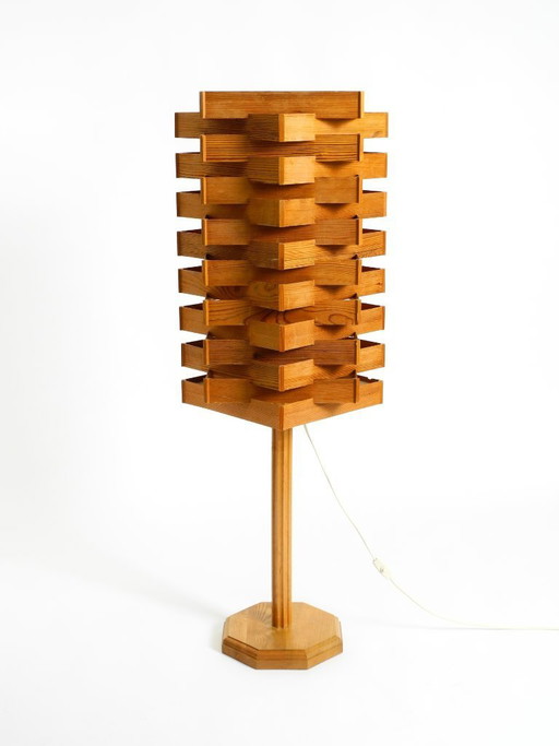 Grote, zeldzame vloer- of tafellamp uit de jaren 60 van grenenfineer — Scandinavische productie | Hoogte 120 cm