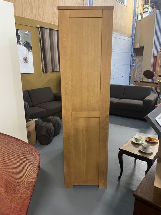 Image 1 of Moderner heller Eichenschrank