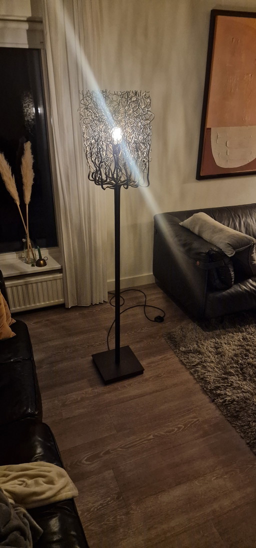 Lámpara de pie marca Van Egmond con base