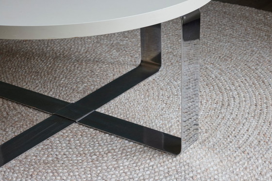 Image 1 of Table basse futuriste - structure en acier inoxydable